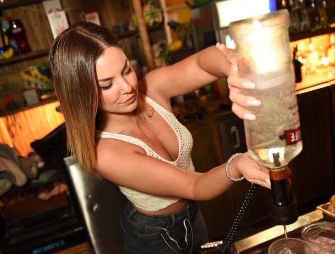 Why Drinks Work Better for a First Date On Dating Apps