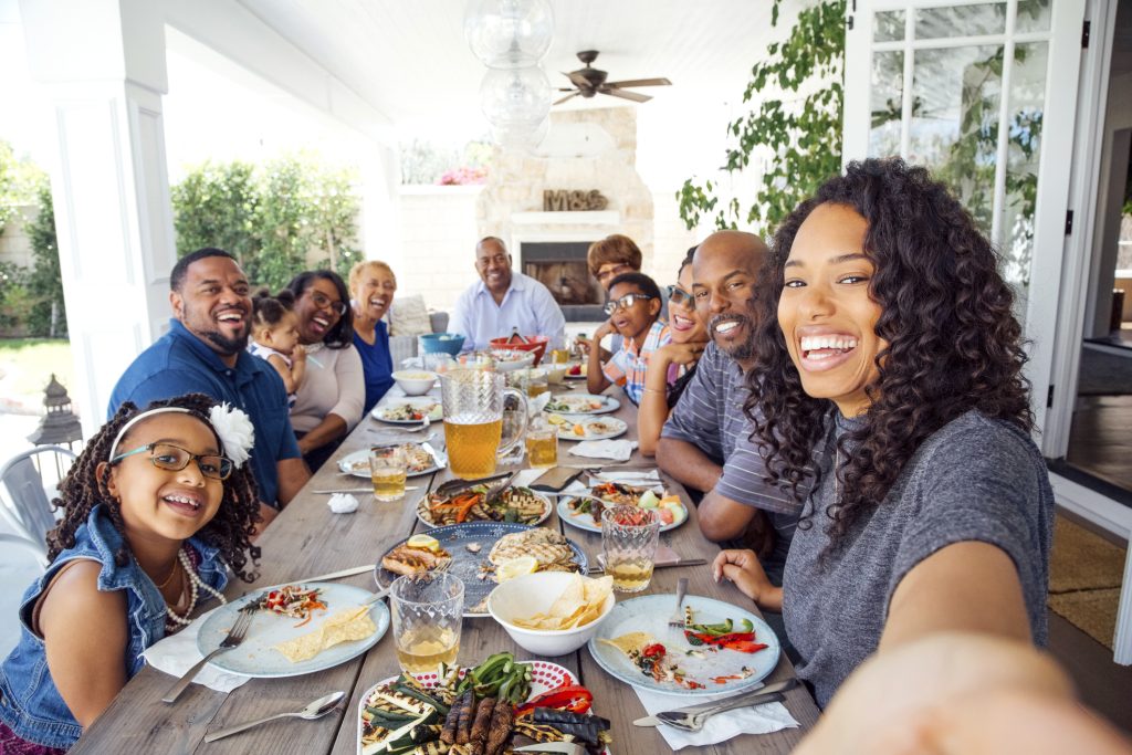 What Types of Photos Get the Most Likes on Hinge? Family photos