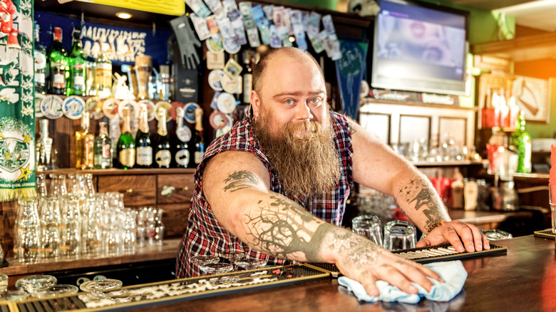 What to Avoid When Choosing Drinks for a First Date on Dating Apps